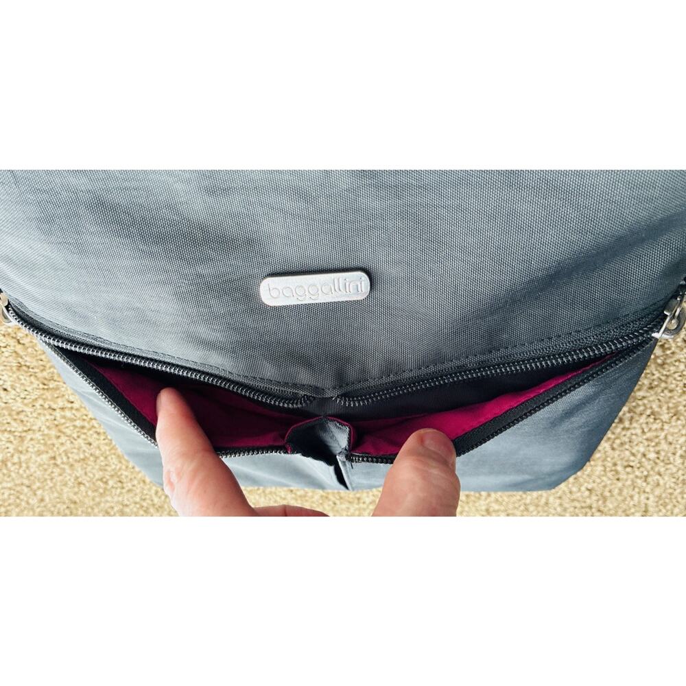 Baggalini Horizon Gray Bag has Pkts,Slip Pkt Zippers Hot Pink Lining Crossbody - Picture 3 of 8